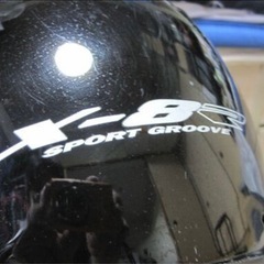SHOEI X-8R ブラック ショウエイ フルフェイス ヘルメット Sサイズ   SHOEI製のヘルメット。   - ブランド: SHOEI  - モデル名: X-8R  - 色: 黒  -サイズS   転倒歴はありませんが、アイドリング中にバイクの上から落として画像４の様に塗装剥げ数ヶ所あります  中のスポンジ劣化あり(交換してください)  神経質な方はご遠慮ください   お取り引き場所はスギ薬局西三国店付近でお願いしますの画像