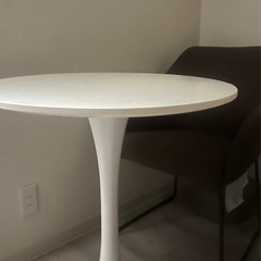 丸テーブル IKEA TOSSBERG トッスベルグ ブラウン 椅子 セットの画像