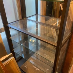 ライトアップ付き　ガラスケース4段♪商品棚としてぜひ！の画像
