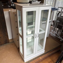 💥福岡市東区配送設置無料🌈　ニトリ コレクションボード ガラスショーケースの画像