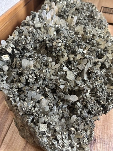 パイライト？水晶？原石