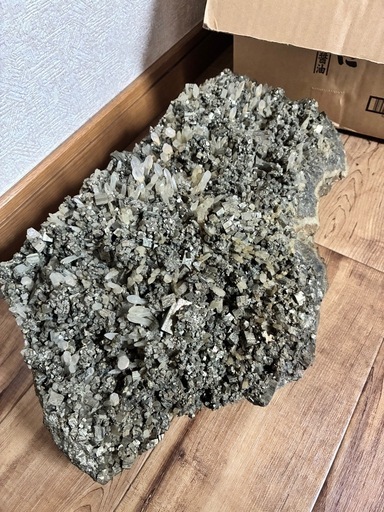 パイライト？水晶？原石