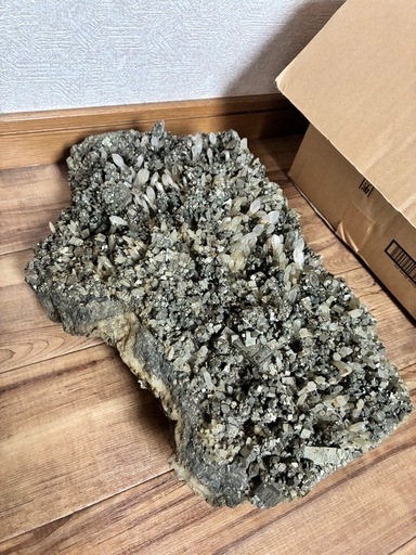 パイライト？水晶？原石