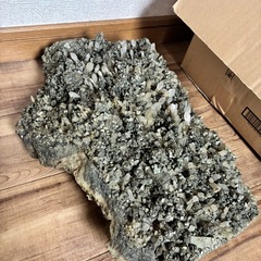 パイライト？水晶？原石の画像