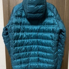 【Y00076】UNIQLO（ユニクロ）ウルトラライトダウンシームレスパーカ　ジャケット　Lの画像