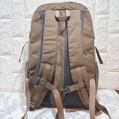 登山　リュックサック　大容量　バックパック　リュック　アウトドア　ベージュの画像