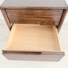 ベッドサイドテーブルの画像