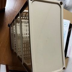 【無料】キッチンワゴン（和泉化成 4段・キャスター付き・アースベージュ）の画像