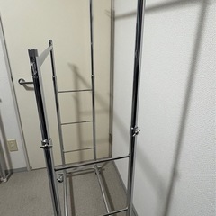 ハンガーラックの画像