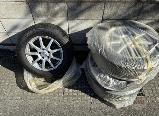 DUNLOP製215/65R16のWINTER MAXXタイヤセット。