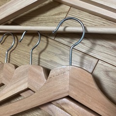 【美品】【イケア】BUMERANG ブメラング 木製ハンガー ナチュラル 6本セットの画像