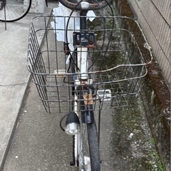 シティサイクル ホワイト 前バスケット付きの画像