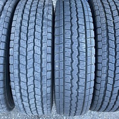 スタッドレスタイヤ4本の画像