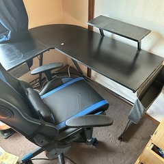 パソコンデスクの画像