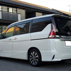 車検満タン セレナハイブリッド ハイウェイスター エマージェンシーブレーキ ナビ フルセグTV Bluetooth フリップダウンモニター バックモニター 両側パワスラ インテリキー クルコン LEDライト LEDフォグ ETCの画像