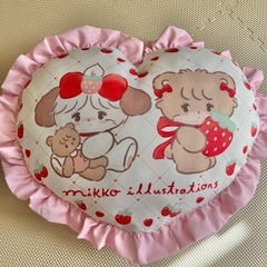 mikko いちごフリルクッション2種セットの画像