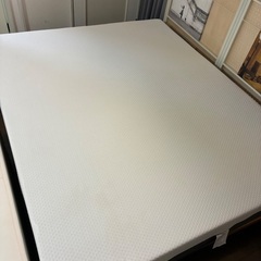 【配送　組立費込価格‼️】美品✨エマ・スリープハイブリッドクイーンサイズマットレスセットの画像