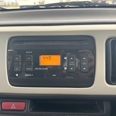 スズキ アルト Fグレード 希少な4WDモデル × オートギヤシフトの一台です！ 雪道や山間部でも安心して走れる人気仕様になります。の画像