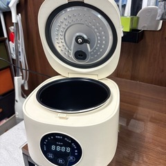 【ほぼ新品　美品】4号炊き　炊飯器の画像
