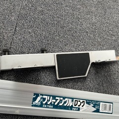 シンワ フリーアングル 定規 大工道具 設備 多用途 中古品　全長約120cmの画像