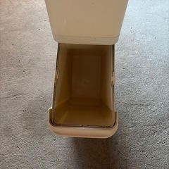 キャスター付きゴミ箱の画像