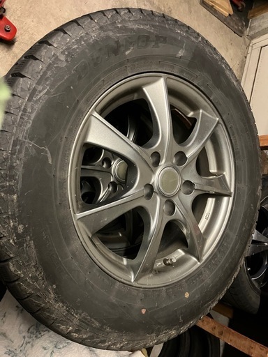 215/70R16 2020年　バリ山　ダンロップ
sj8 スタッドレス4本