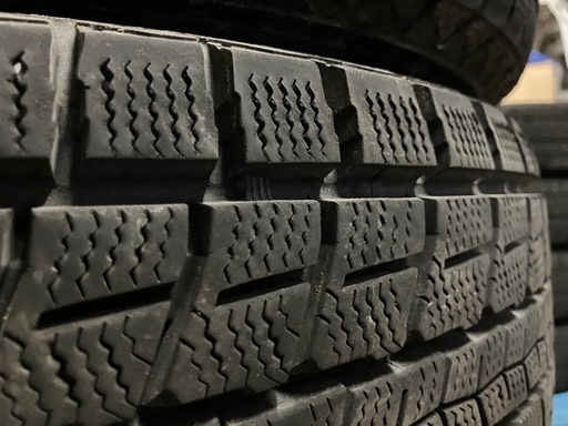 215/70R16 2020年　バリ山　ダンロップ
sj8 スタッドレス4本