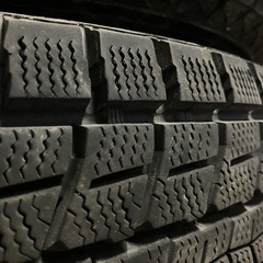 215/70R16 2020年　バリ山　ダンロップ
sj8 スタッドレス4本の画像