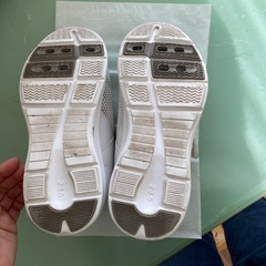 ナースシューズ　スニーカー　23.5の画像