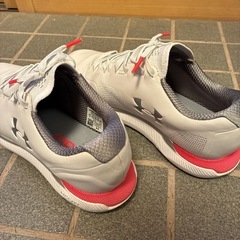 未使用に近い🌟アンダーアーマーのHOVR フェード SL ゴルフシューズの画像