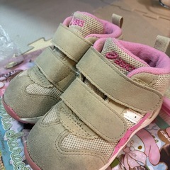 アシックスの14センチの子供靴です。中古の画像