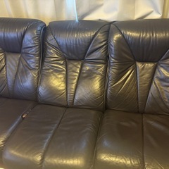 3人用本革ソファーの画像
