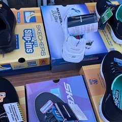 SKECHERS靴1足の画像