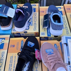 SKECHERS靴1足の画像