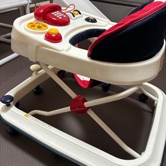 コンビ　テーブルにもなる歩行器　の画像