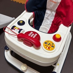 コンビ　テーブルにもなる歩行器　の画像