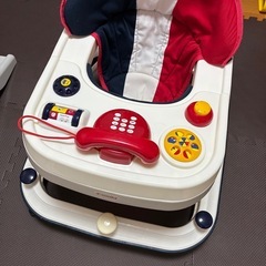 コンビ　テーブルにもなる歩行器　の画像