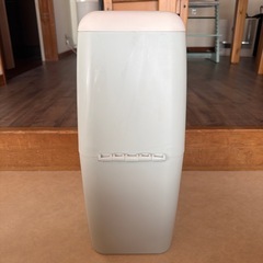 アップリカ　おむつゴミ箱　　ニオイポイの画像