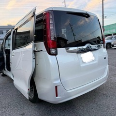 トヨタ ノアハイブリッドの画像