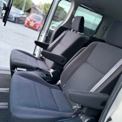 トヨタ ノアハイブリッドの画像