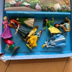 ディズニープリンセス　絵本とフィギュアセットの画像