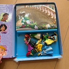 ディズニープリンセス　絵本とフィギュアセットの画像