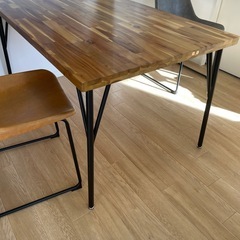 クラッシュゲート椅子&ダイニングテーブルの画像