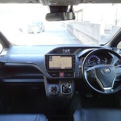 車検9年2月28日 28年式 ヴォクシー ハイブリッドZS セーフティセンス 衝突軽減ブレーキ ナビ フルセグTV Bluetooth バックモニター 両側パワスラ スマートキー LEDライト LEDフォグ ETCの画像