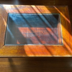 木製ガラステーブルの画像