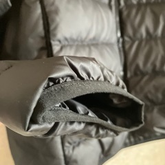 adidasダウンジャケットの画像