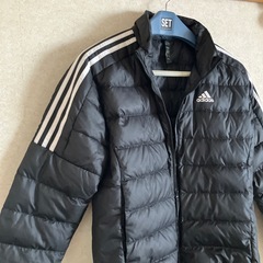 adidasダウンジャケットの画像
