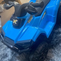 子供の乗り物の画像