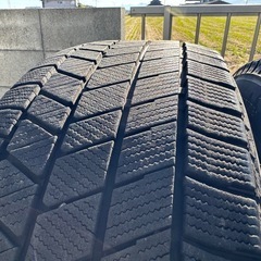 ブリヂストン スタッドレス 
VRX3 225/60R18 23年製 アルファード　4本セット　パンク歴無しの画像