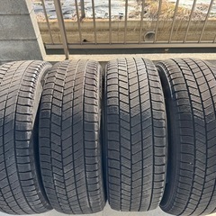 ブリヂストン スタッドレス 
VRX3 225/60R18 23年製 アルファード　4本セット　パンク歴無しの画像